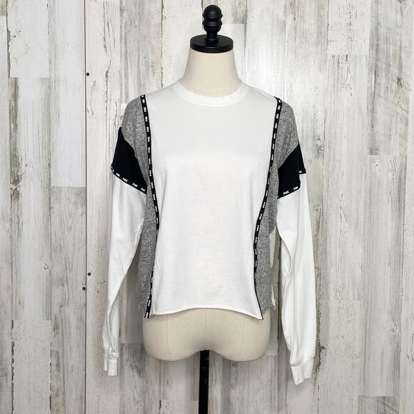 PINK Victoria's Secret Logo Graphic Crop Tee White Athleisure Lounge Size XS - Picture 1 of 7